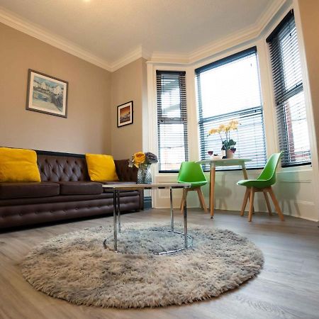 Pass The Keys Amazing, Newly Renovated 5Bedroom House Sleeps 10 Scarborough Buitenkant foto