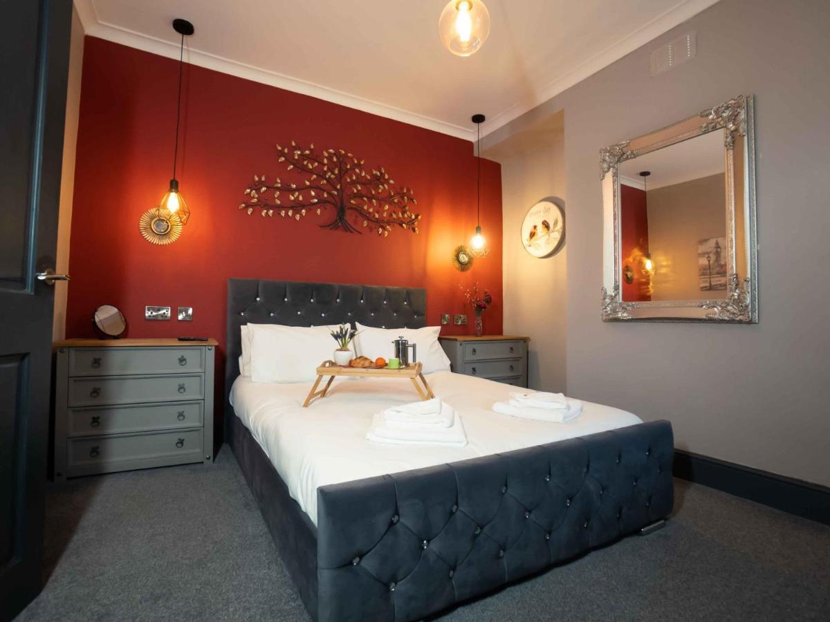 Pass The Keys Amazing, Newly Renovated 5Bedroom House Sleeps 10 Scarborough Buitenkant foto
