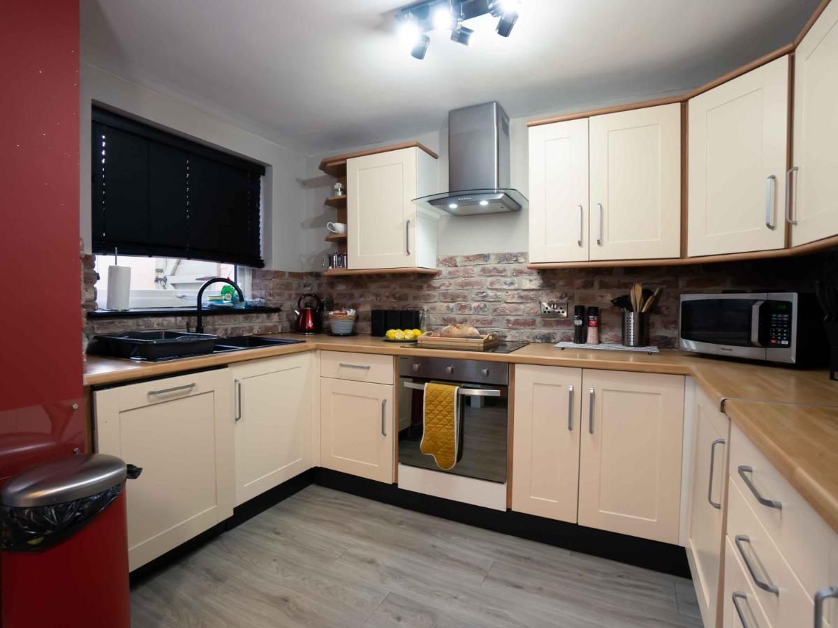 Pass The Keys Amazing, Newly Renovated 5Bedroom House Sleeps 10 Scarborough Buitenkant foto