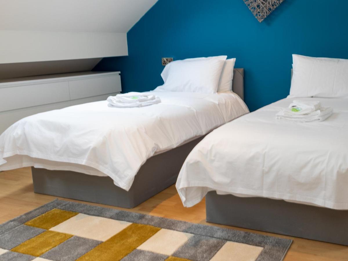 Pass The Keys Amazing, Newly Renovated 5Bedroom House Sleeps 10 Scarborough Buitenkant foto