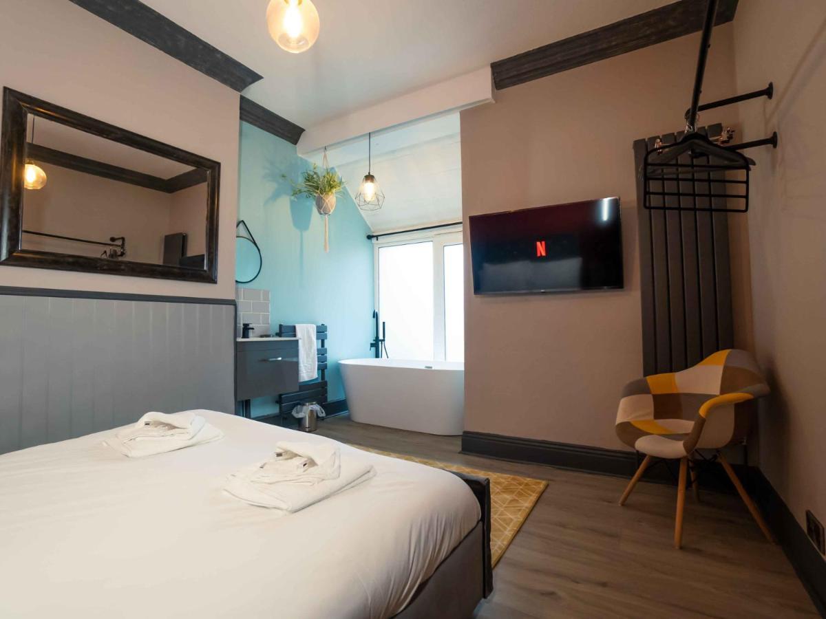 Pass The Keys Amazing, Newly Renovated 5Bedroom House Sleeps 10 Scarborough Buitenkant foto